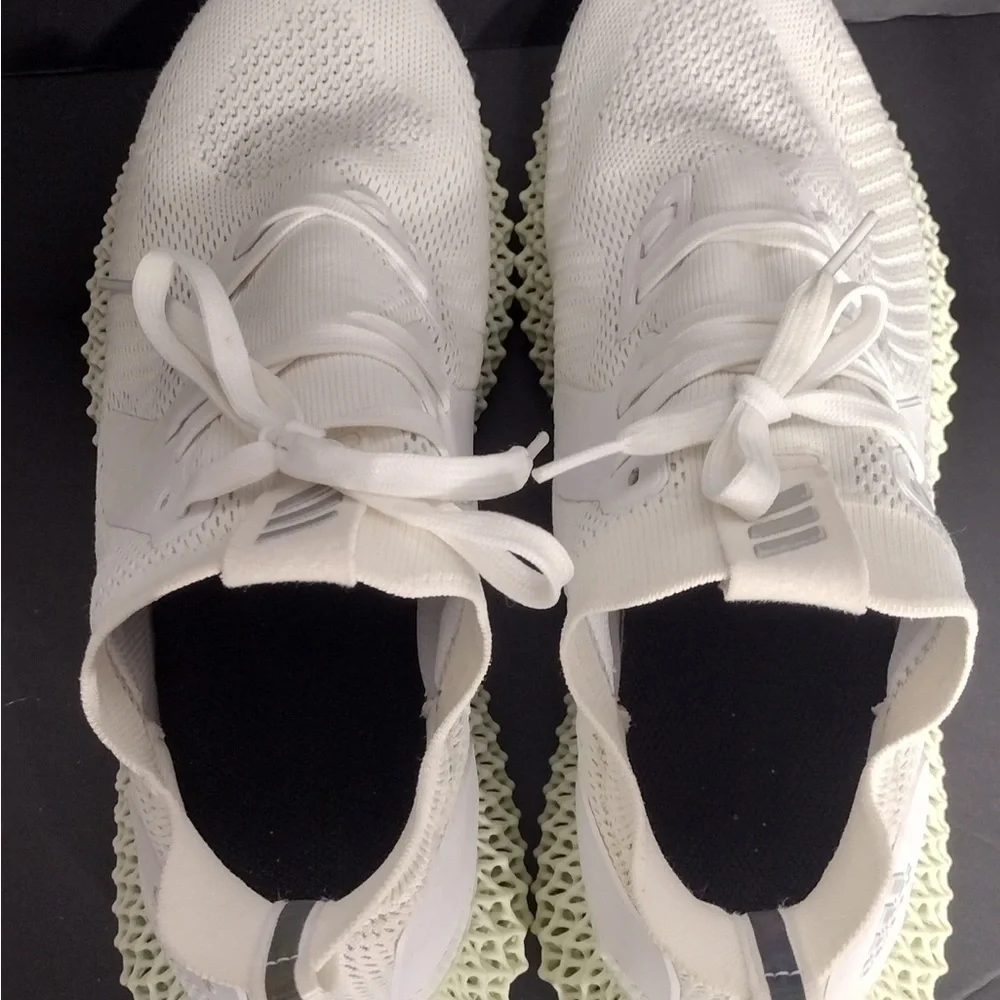 Adidas White Athletic Sneakers size 10.5 pre owned Exellent condition
